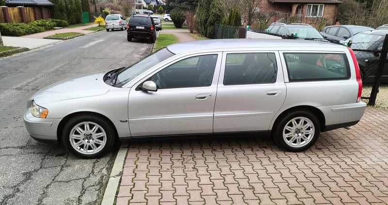 Volvo V70 cena 12999 przebieg: 249000, rok produkcji 2005 z Wieruszów małe 667